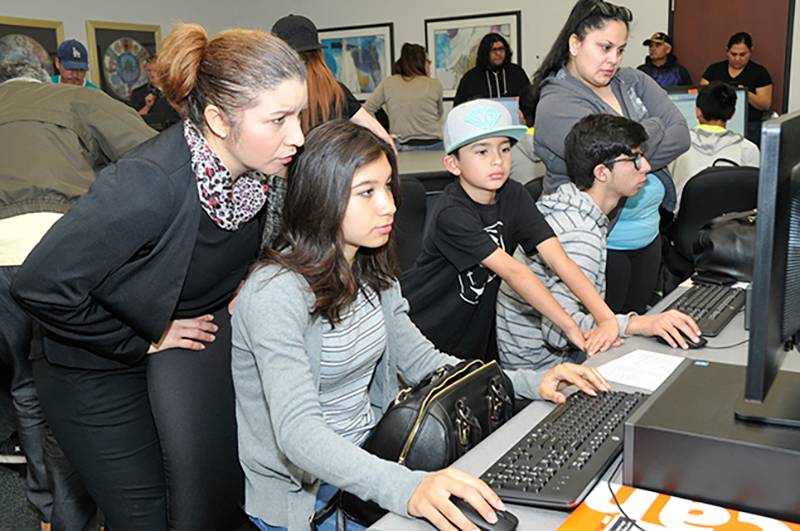 prospective students on a computer at a cash for college event