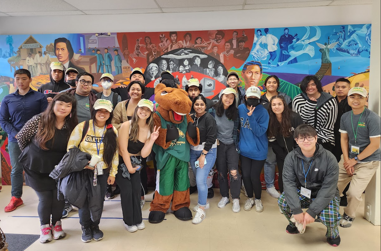 Arise Poly transfer students with Bronco mascot