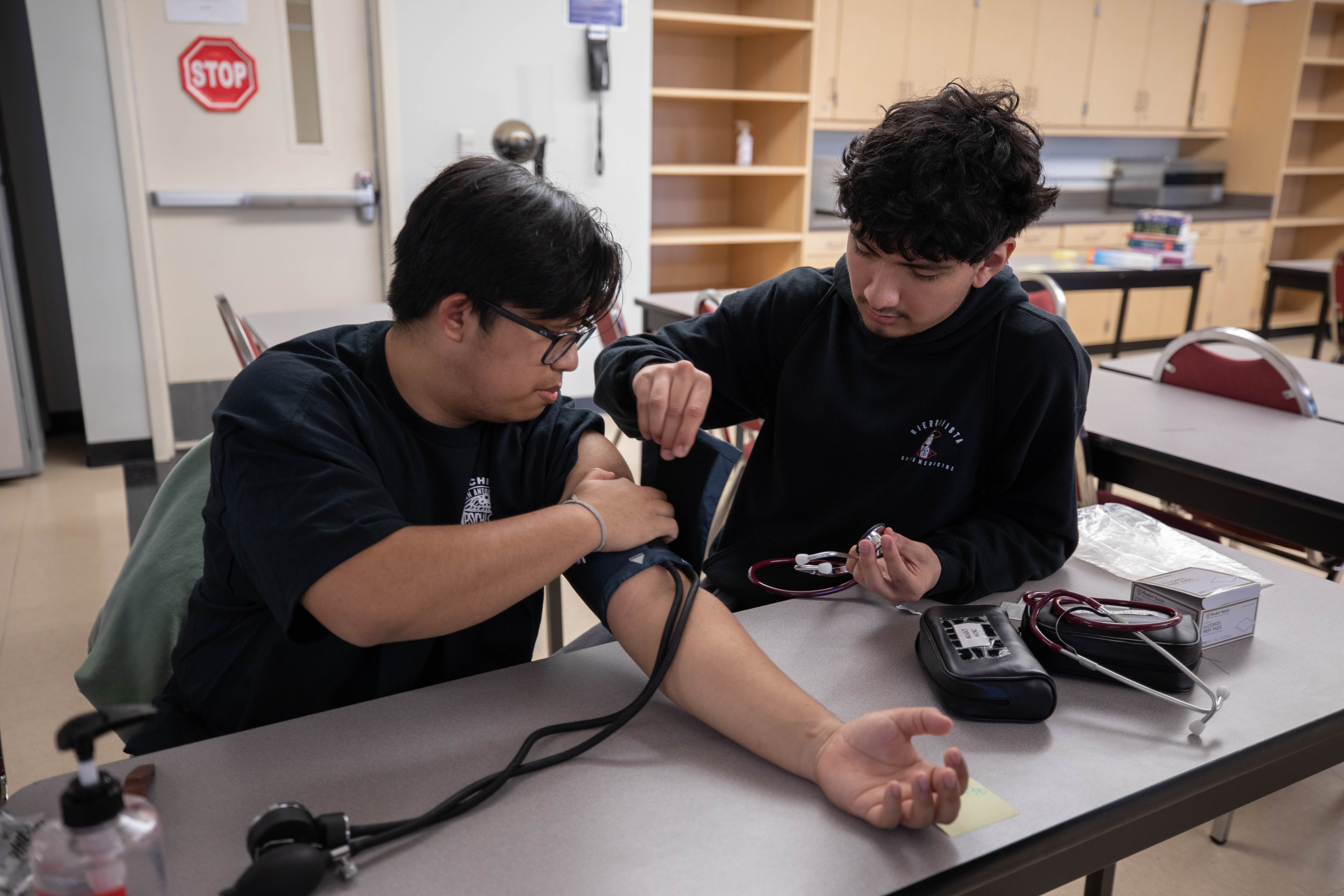 Students using heart rate monitor machine