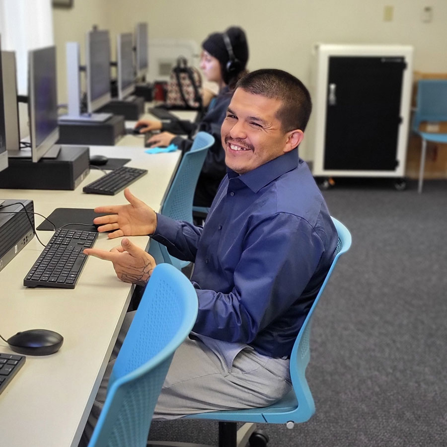 Uriel Castro in computer lab