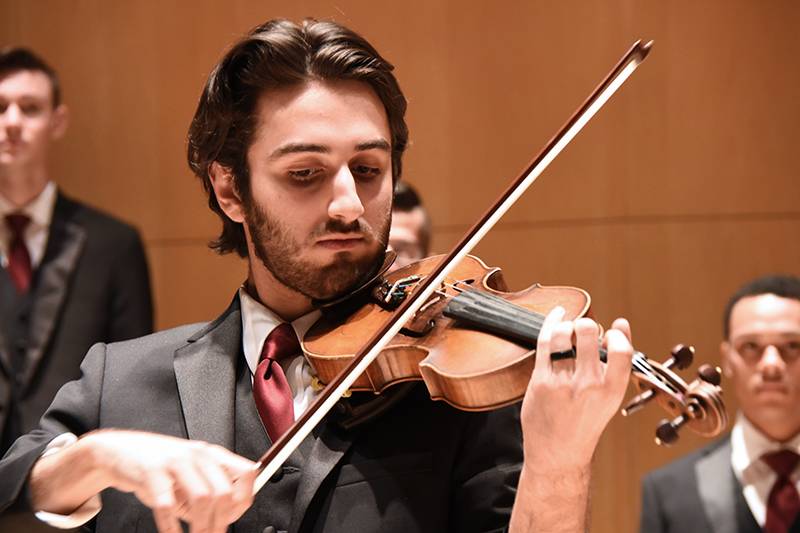 picture of a violin player