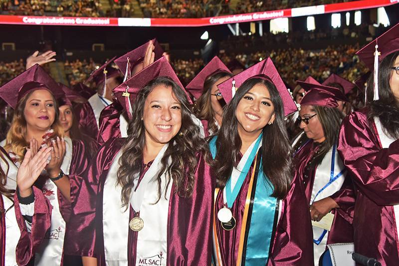 graduates at 2018 commencement