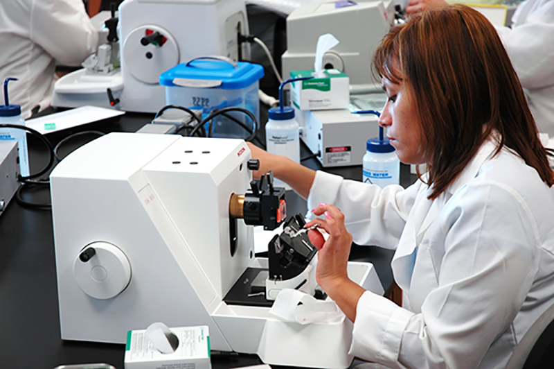 histotech student works on a slide