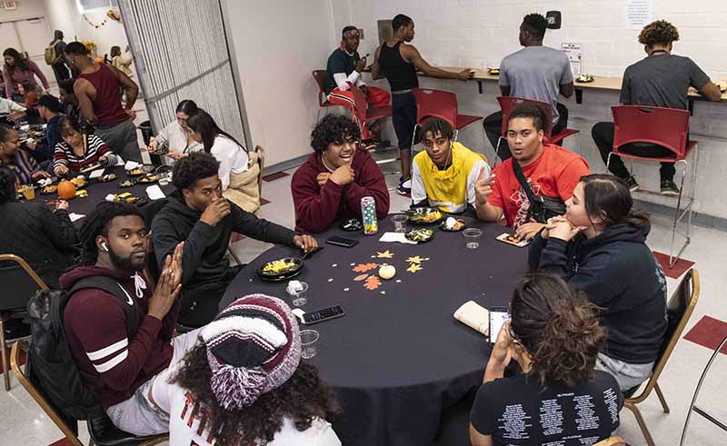 Students enjoy Thanksgiving Dinner