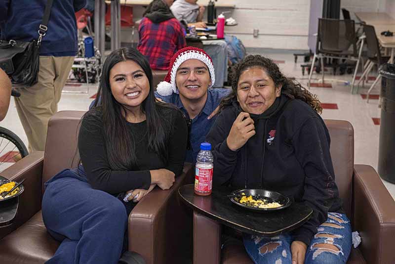 Students enjoy Thanksgiving Dinner