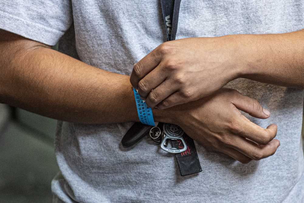 Students puts on wristband