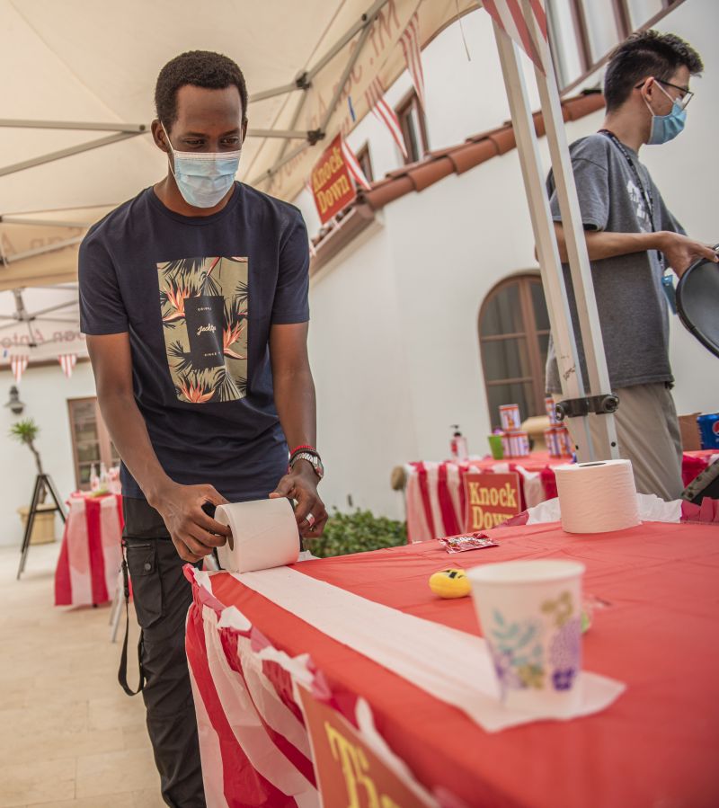 Student plays carnival game