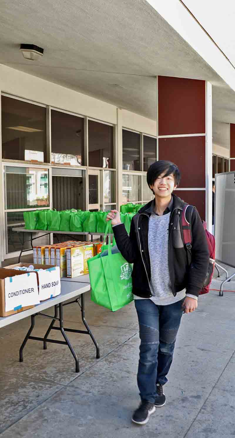 Student picks up groceries at the Pantry