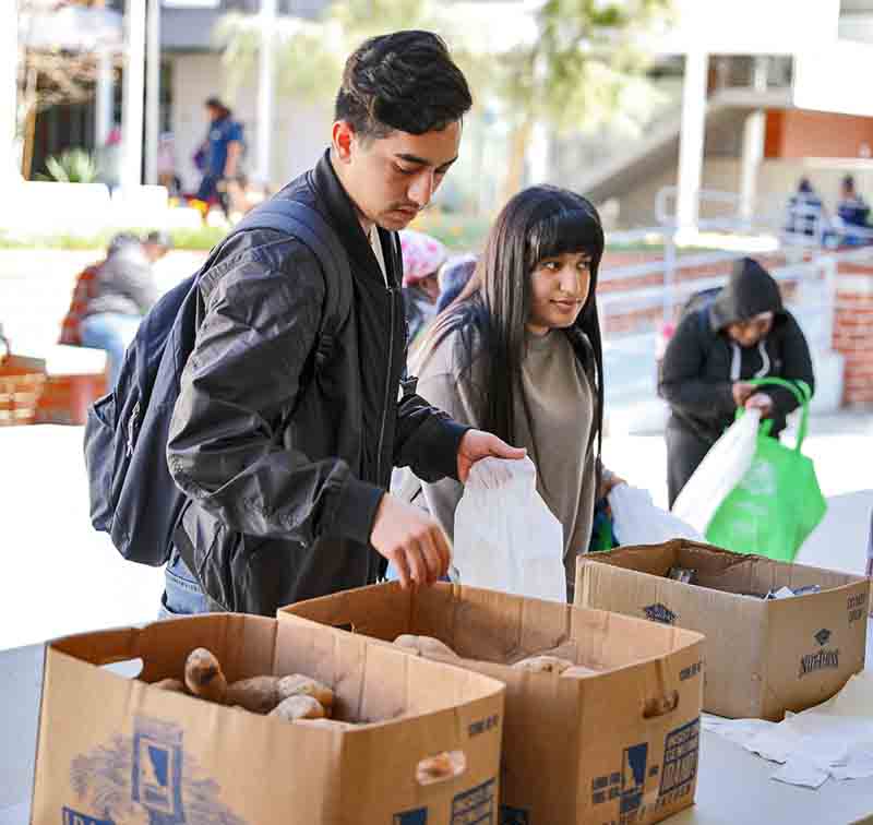 Students at the Pantry