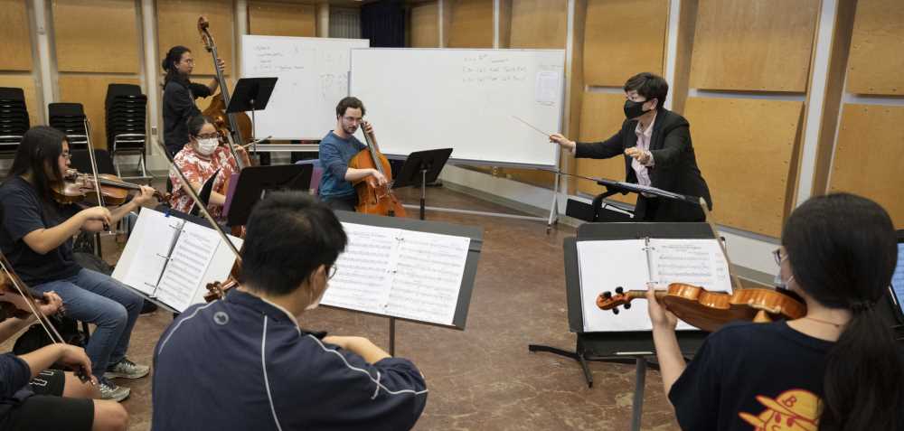Shiao conducts String Orchestra