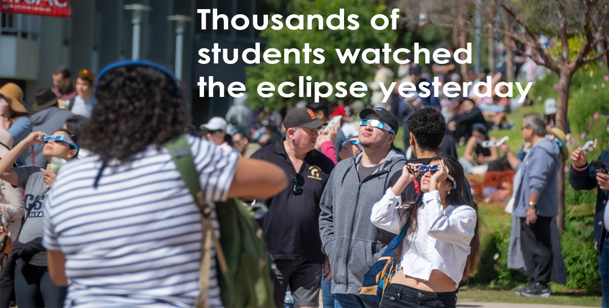 campus of people watching the eclipse