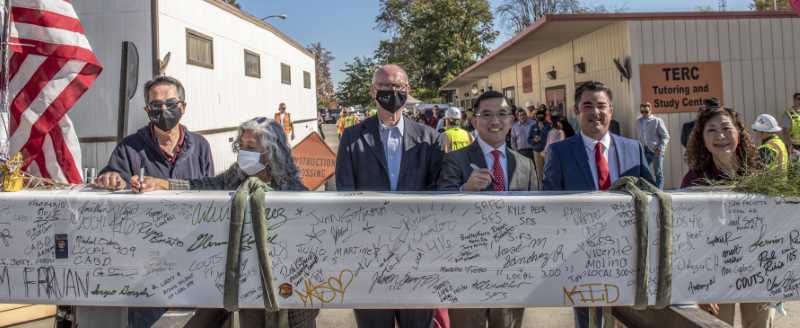 Board and President sign the final beam