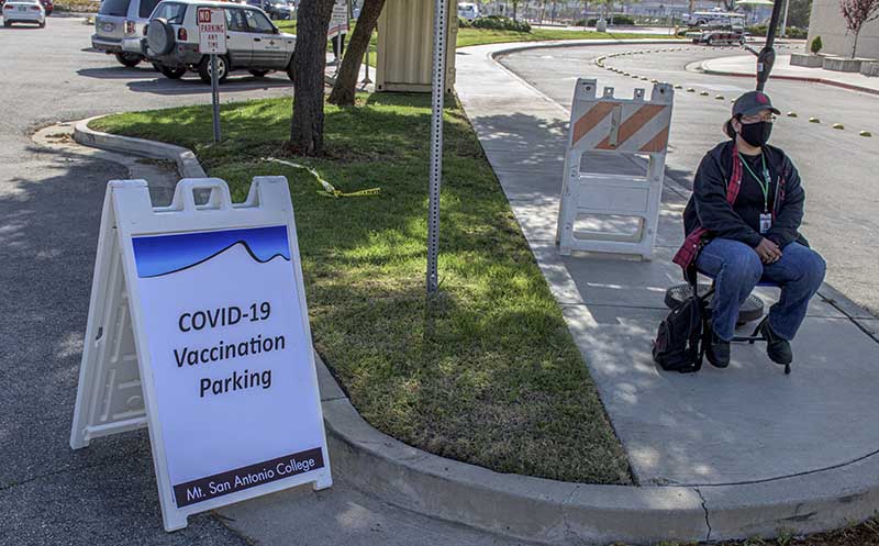 Vaccination center sign at 67B
