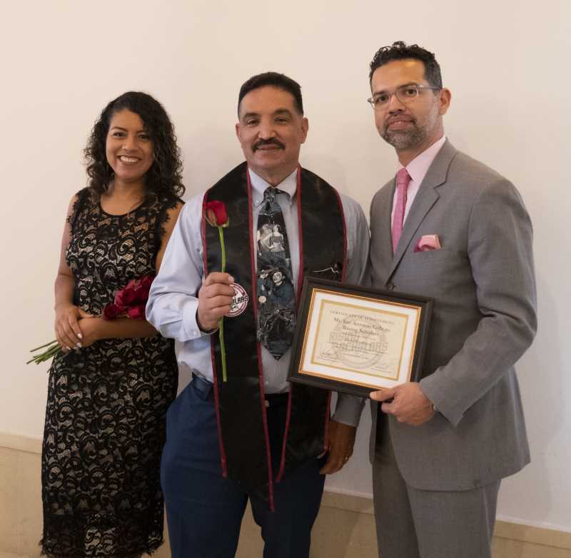 Leandro Perez with certificate and staff