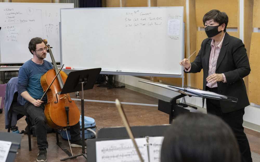 Shiao conducts String Orchestra