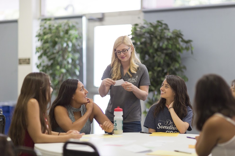 A group of STEP students talking to a counselor